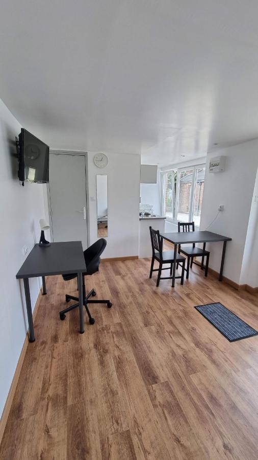 Studio En Rez-De-Chaussee - Le Petit Chateau Avesnois - Tv - Wifi - Logement Entier Avesnes-sur-Helpe Exterior foto