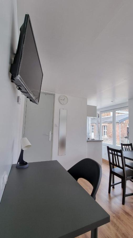 Studio En Rez-De-Chaussee - Le Petit Chateau Avesnois - Tv - Wifi - Logement Entier Avesnes-sur-Helpe Exterior foto