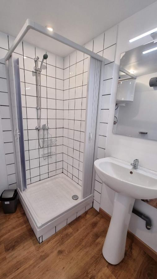 Studio En Rez-De-Chaussee - Le Petit Chateau Avesnois - Tv - Wifi - Logement Entier Avesnes-sur-Helpe Exterior foto